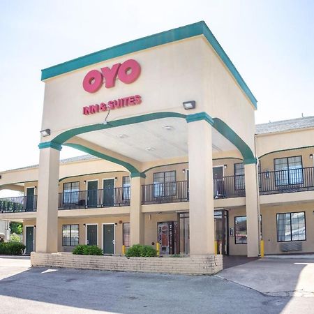 Oyo Inn & Suites Medical Center San Antonio Exterior photo