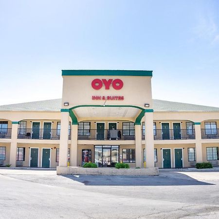 Oyo Inn & Suites Medical Center San Antonio Exterior photo