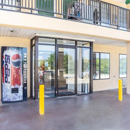 Oyo Inn & Suites Medical Center San Antonio Exterior photo