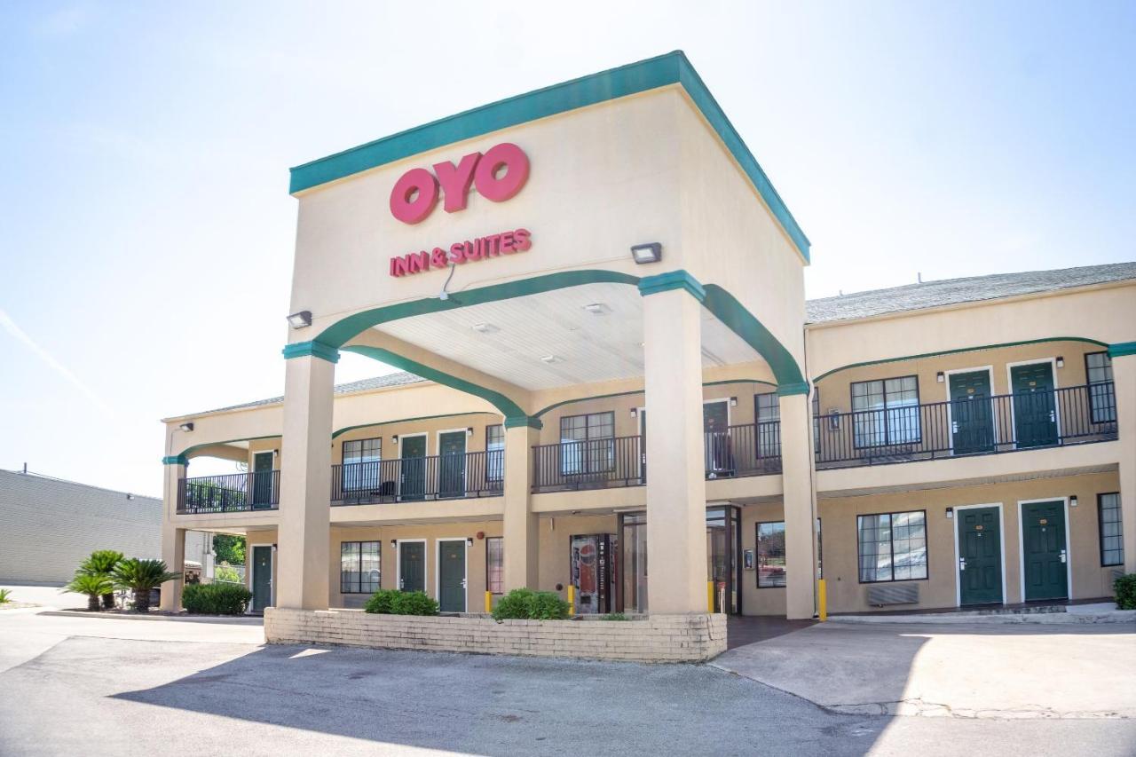 Oyo Inn & Suites Medical Center San Antonio Exterior photo