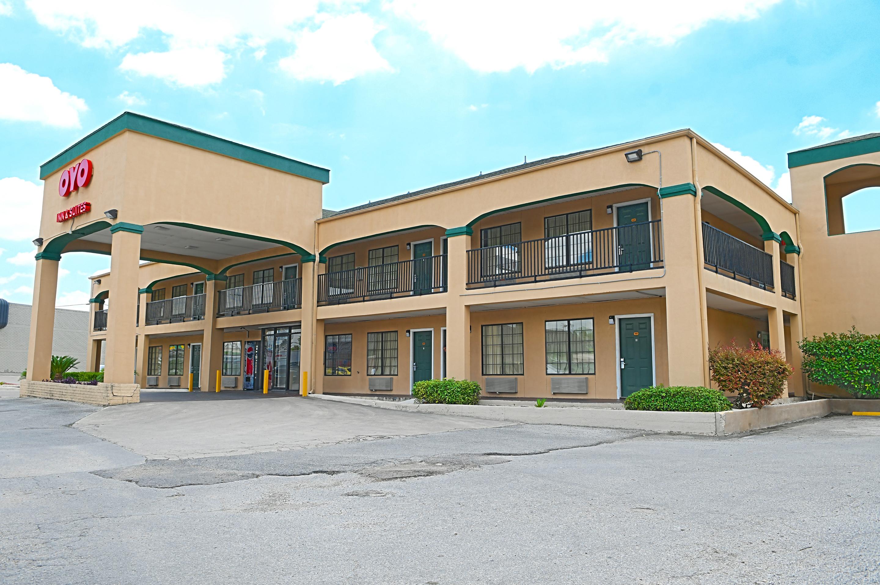 Oyo Inn & Suites Medical Center San Antonio Exterior photo