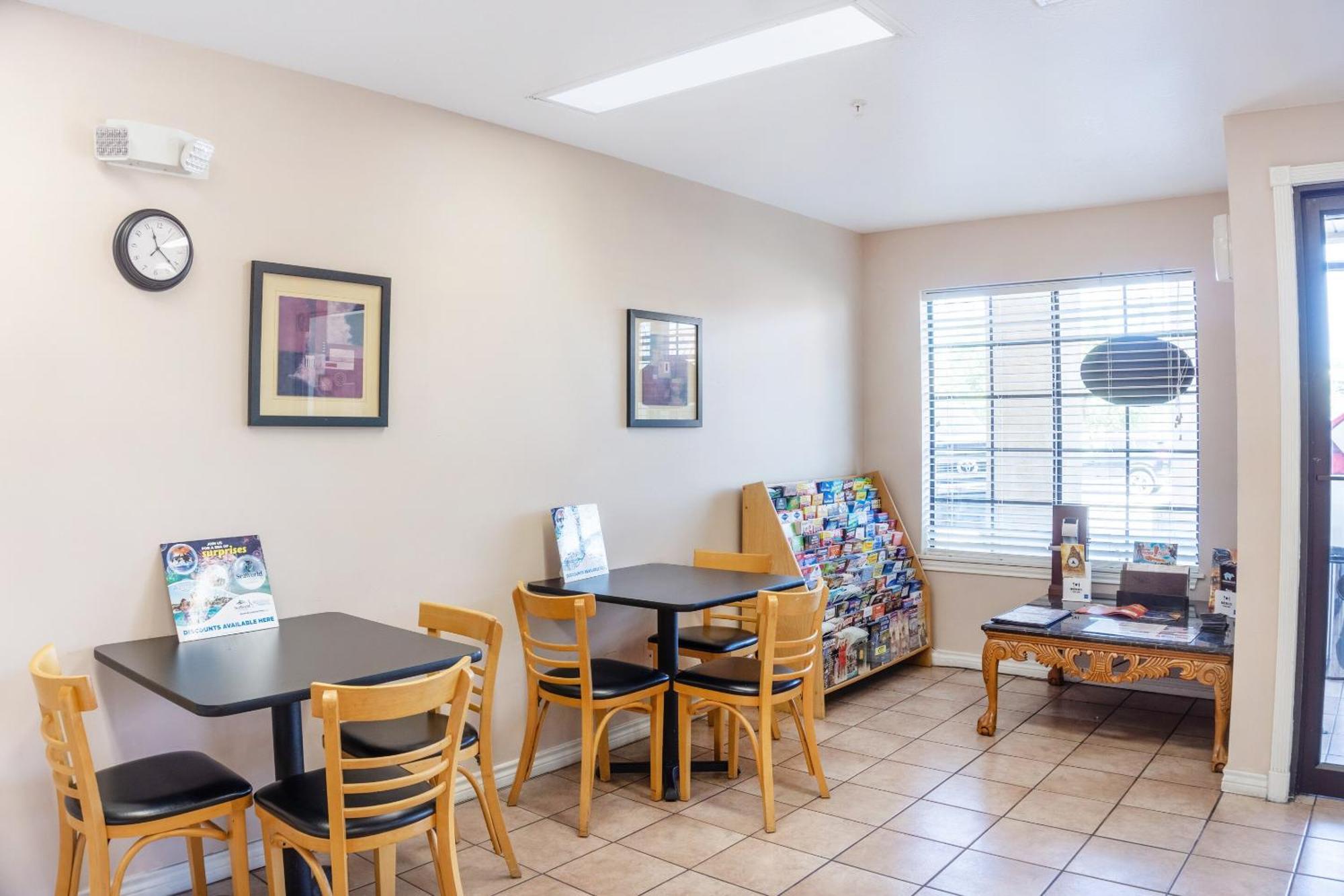 Oyo Inn & Suites Medical Center San Antonio Exterior photo
