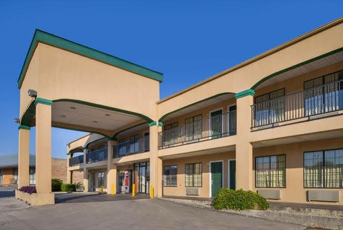 Oyo Inn & Suites Medical Center San Antonio Exterior photo